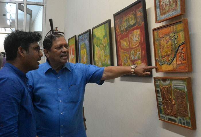 ಬೆಂಗಳೂರು: ಸಮೂಹ ಕಲಾಕೃತಿ ಪ್ರದರ್ಶನಕ್ಕೆ ಚಾಲನೆ